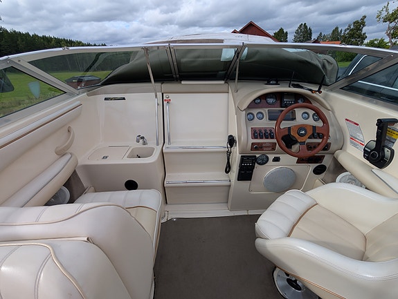 Sea Ray 220 Overnighter 9 of 13