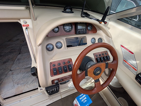 Sea Ray 220 Overnighter 10 of 13