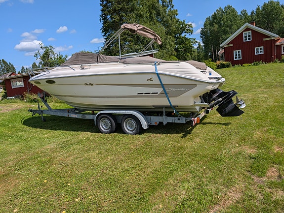 Sea Ray 220 Overnighter 2 of 13