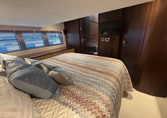 Välskött och fin Fairline Targa 48 GT till salu 11 of 12