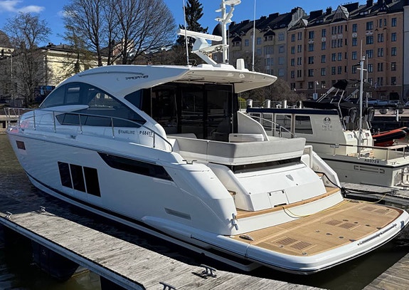 Välskött och fin Fairline Targa 48 GT till salu 2 of 12
