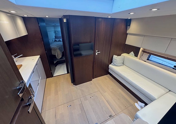 Välskött och fin Fairline Targa 48 GT till salu 7 of 12