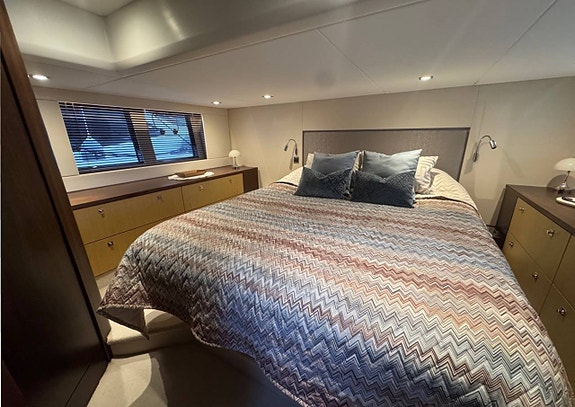 Välskött och fin Fairline Targa 48 GT till salu 10 of 12