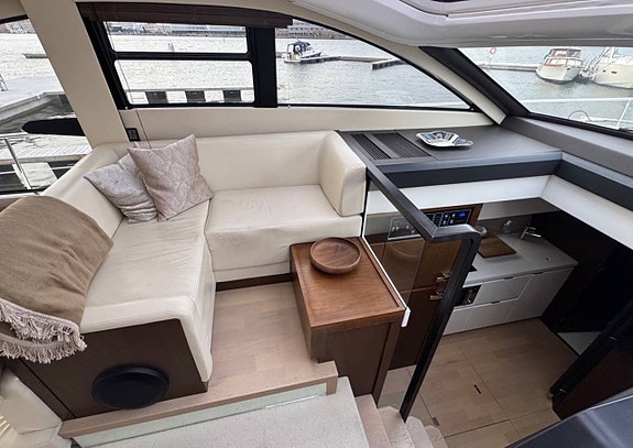 Välskött och fin Fairline Targa 48 GT till salu 4 of 12