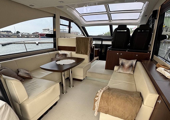 Välskött och fin Fairline Targa 48 GT till salu 3 of 12