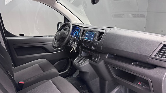 Peugeot e-Expert 8 of 19