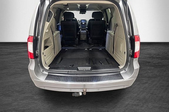 Lancia Voyager 16 of 17