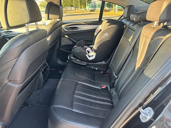 BMW 530e 15 of 16