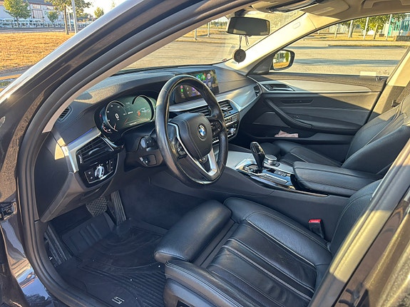 BMW 530e 12 of 16