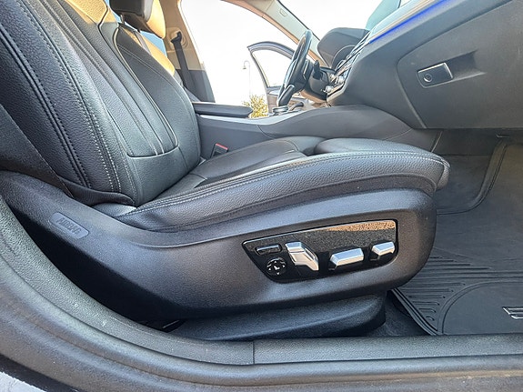 BMW 530e 14 of 16