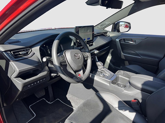 Toyota RAV4 9 of 13