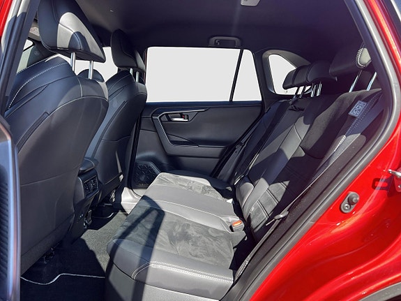 Toyota RAV4 10 of 13
