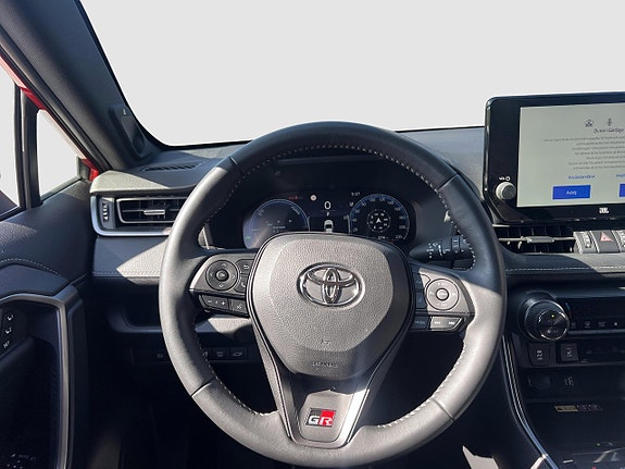 Toyota RAV4 8 of 13
