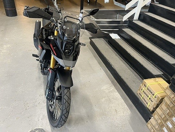 Suzuki V-Strom 800DE 2 of 6