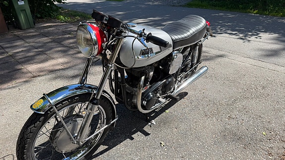 Norton 650 ss 2 of 2