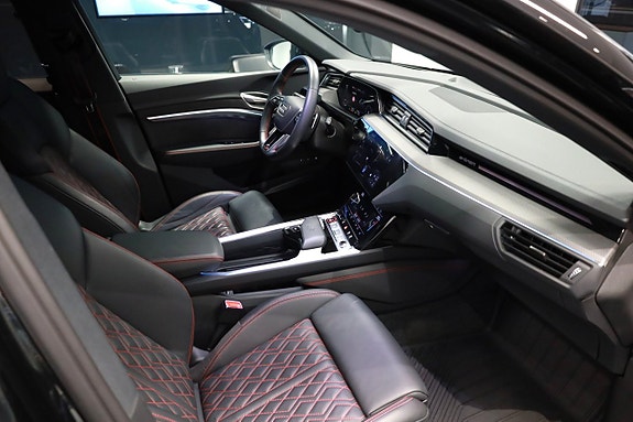 Audi SQ8 e-tron 25 of 29