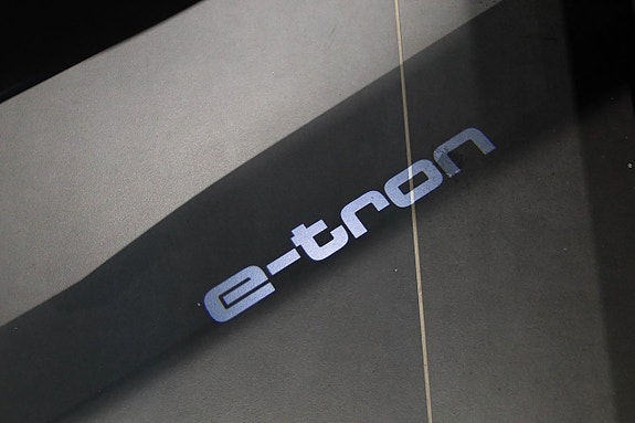 Audi SQ8 e-tron 24 of 29