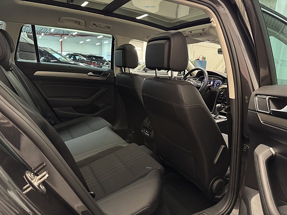 Volkswagen Passat Alltrack 15 of 25