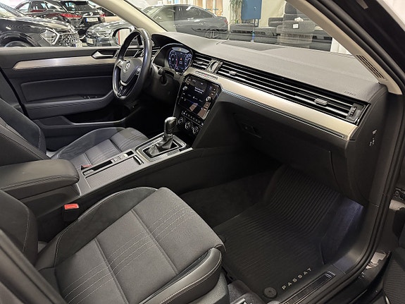 Volkswagen Passat Alltrack 19 of 25