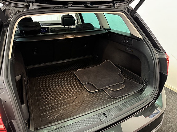 Volkswagen Passat Alltrack 12 of 25