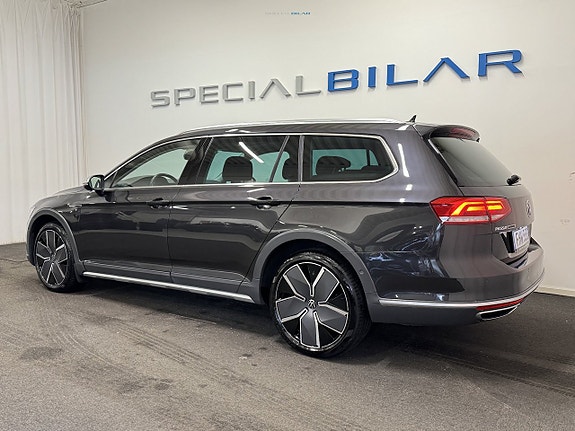 Volkswagen Passat Alltrack 3 of 25