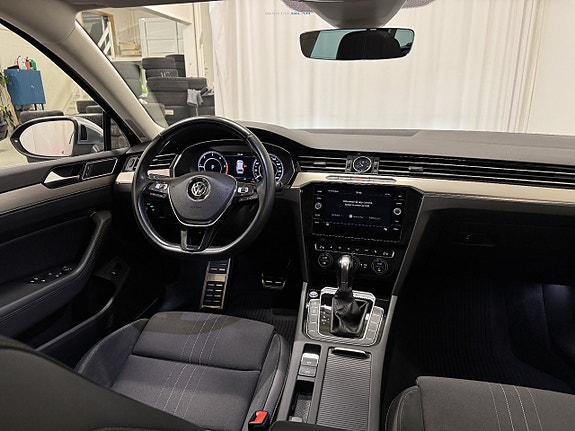 Volkswagen Passat Alltrack 18 of 25