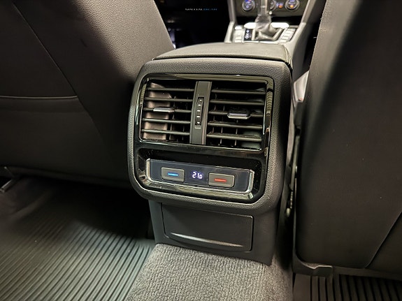 Volkswagen Passat Alltrack 17 of 25