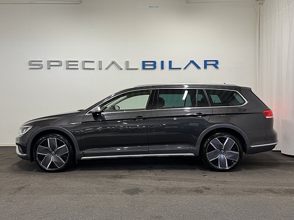 Volkswagen Passat Alltrack 2 of 25