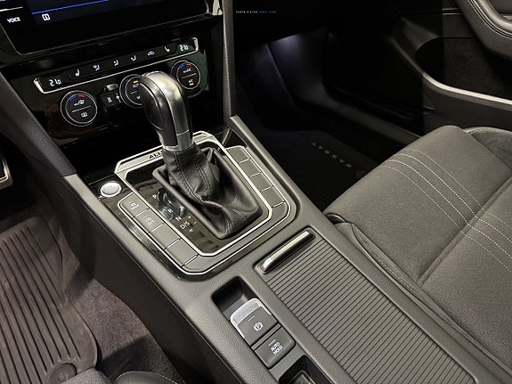 Volkswagen Passat Alltrack 8 of 25