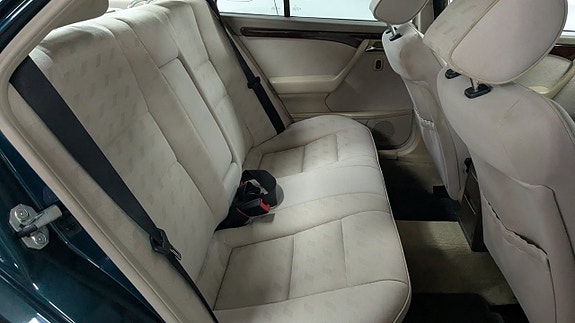 Mercedes-Benz C200 8 of 8