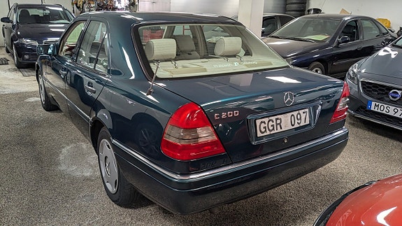 Mercedes-Benz C200 5 of 8