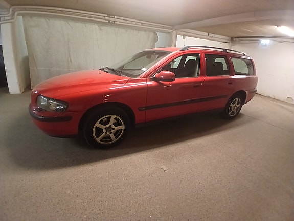 Volvo V70 2 of 2