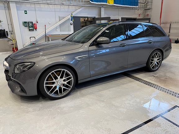 Mercedes-Benz E63 3 of 21