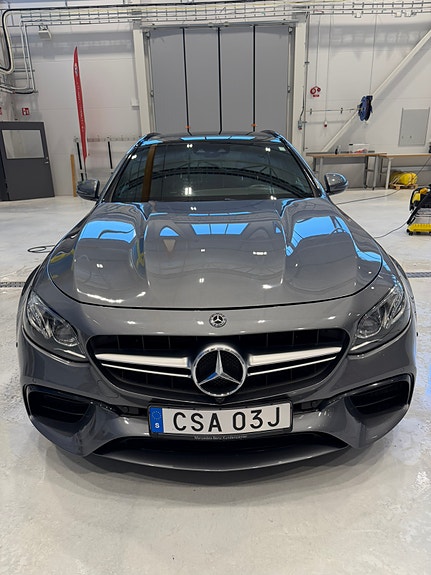 Mercedes-Benz E63 2 of 21