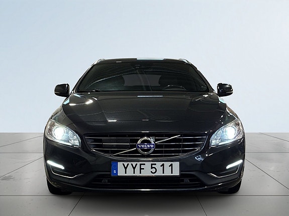 Volvo V60 2 of 20
