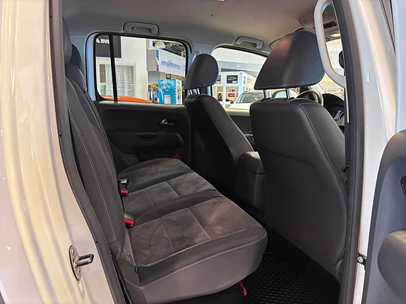 Volkswagen Amarok 11 of 16