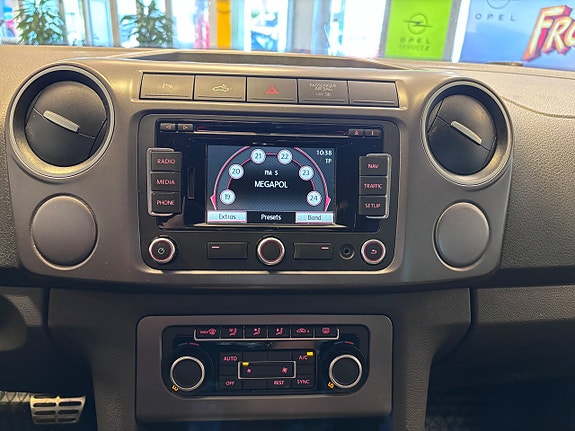Volkswagen Amarok 14 of 16