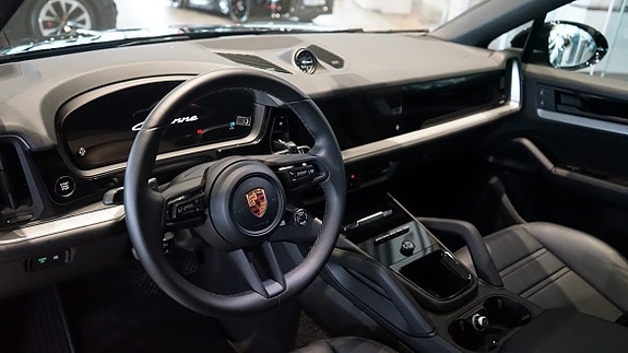 Porsche Cayenne 6 of 7