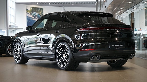 Porsche Cayenne 2 of 7