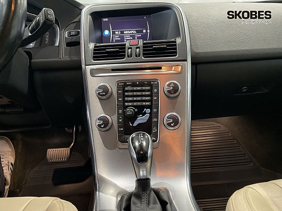Volvo XC60 11 of 19