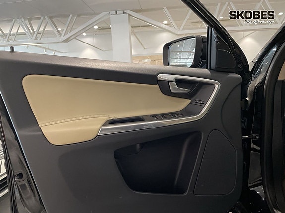 Volvo XC60 14 of 19