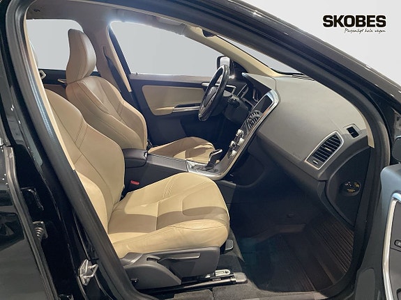 Volvo XC60 10 of 19