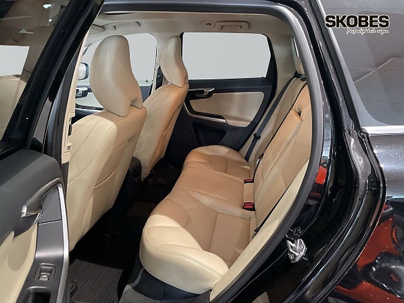 Volvo XC60 8 of 19