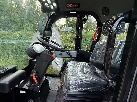 D'MACHINE 1150 – Kompakt hjullastare med hög lyftkapacitet 6 of 9