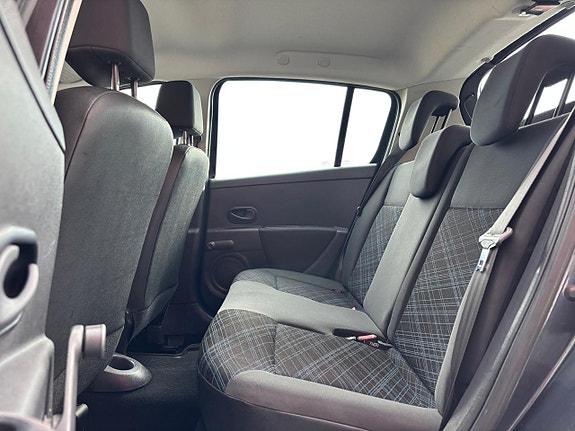 Renault Clio 16 of 17