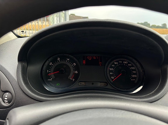 Renault Clio 12 of 17