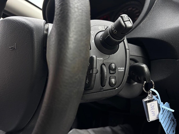 Renault Clio 14 of 17