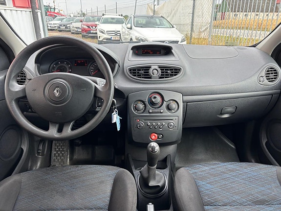 Renault Clio 9 of 17