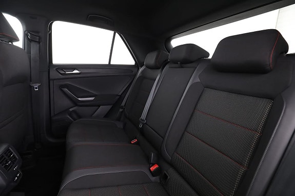 Volkswagen T-Roc 15 of 30