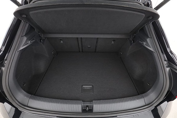 Volkswagen T-Roc 18 of 30